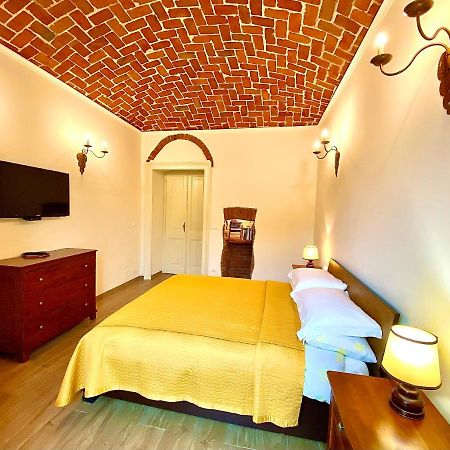 Exquisitely Renovated And Centrally Located Apartment With Free Parking Turín Exterior foto