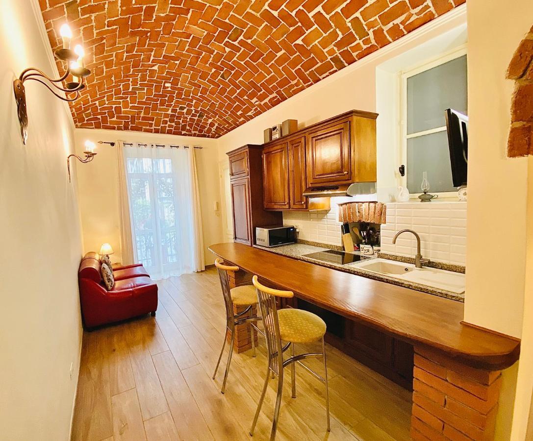 Exquisitely Renovated And Centrally Located Apartment With Free Parking Turín Exterior foto