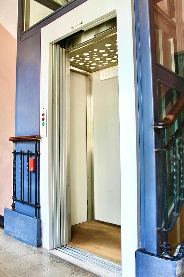 Exquisitely Renovated And Centrally Located Apartment With Free Parking Turín Exterior foto